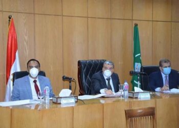 محافظ المنيا يوجه بحصر رخص البناء الصادرة من نهاية العام الماضي للتأكد من مطابقتها للمواصفات الهندسية