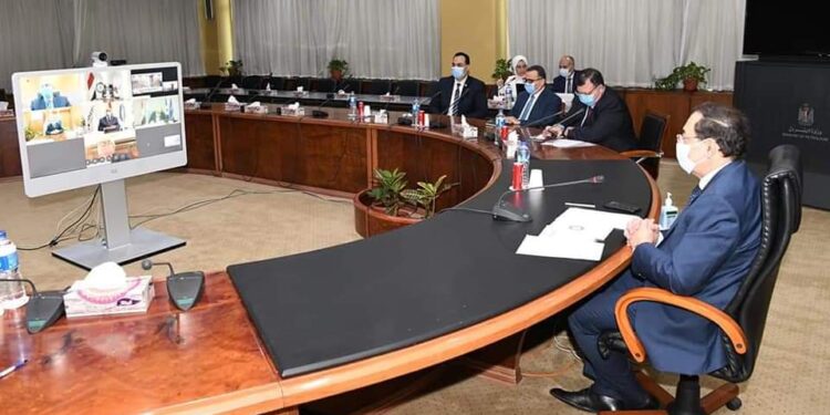 ” طارق الملا” يشهد توقيع عقود إنشاء مجمع أنوبك للتكرير بأسيوط