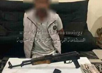 القبض على متهم بمنطقة السحر والجمال وبحوزته سلاح نارى بدون ترخيص وكمية من مخدر الهيروين بقصد الإتجار