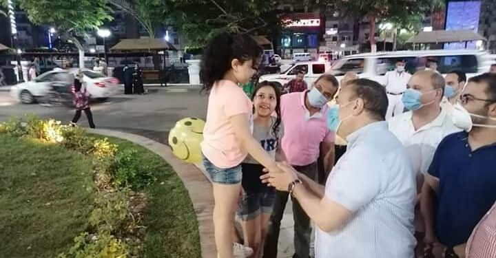 محافظ المنوفية يتفقد أعمال تخطيط شوارع العاصمة ويكافئ أحد عمال النظافة لإخلاصه