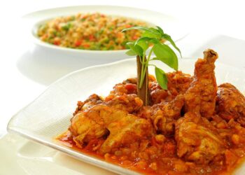 يخني دجاج بالقرفة