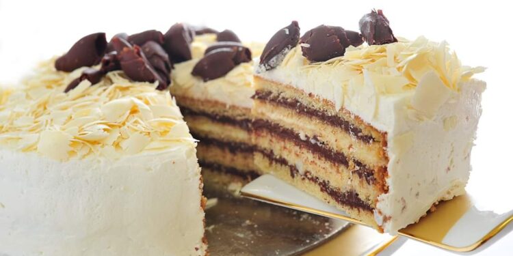 كيك بحشو كريمة الشيكولاته