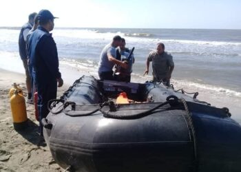 الضفادع البشرية تواصل البحث لليوم الثاني على التوالي للعثور علي جثة المهندس نور