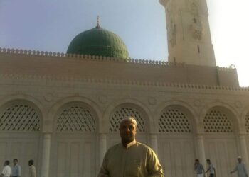 صورة نادرة للملك فاروق ملك مصر والسودان رحمه اللَّه أثناء زيارته للمملكة العربية السعودية سنة ١٩٤٥م .