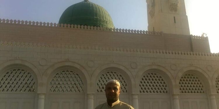 صورة نادرة للملك فاروق ملك مصر والسودان رحمه اللَّه أثناء زيارته للمملكة العربية السعودية سنة ١٩٤٥م .