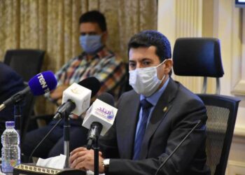 أشرف صبحى ” يبحث مع رئيس الهيئة العربية للتصنيع التوسع فى مبادرة ” دراجتك …صحتك “