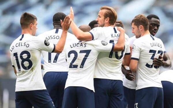 توتنهام يهزم ليستر بثلاثية ويهدي فرصة دوري أبطال أوربا لليونايتد