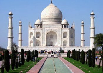 تاج محل الذي بناه شاه جهان