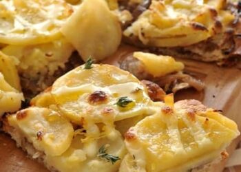 فطيرة البطاطس بالبشاميل