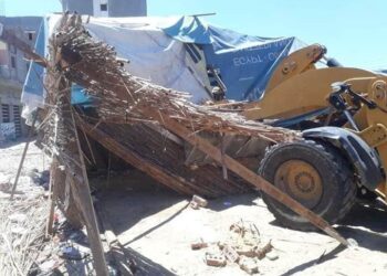 المهندسه” سلوى زكي” تتابع حملات الازاله بمدينه رشيد .