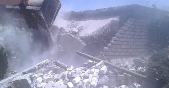 تنفيذ عدد ٢٩ قرار إزالة تعديات على المجاري المائية بمساحة ١٩٧٤ م٢ بمركزي دمنهور وإيتاي البارود .