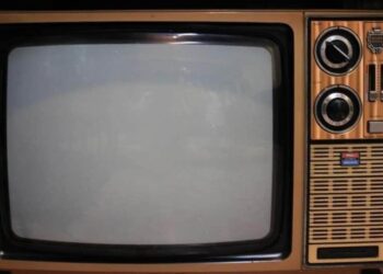 بداية التليفزيون المصري في ٢١ يوليو ١٩٦٠وكانت مدة البث 5 ساعات يوميا.