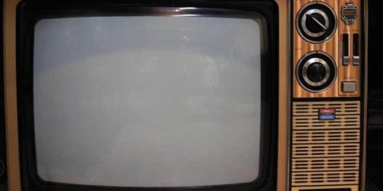 بداية التليفزيون المصري في ٢١ يوليو ١٩٦٠وكانت مدة البث 5 ساعات يوميا.