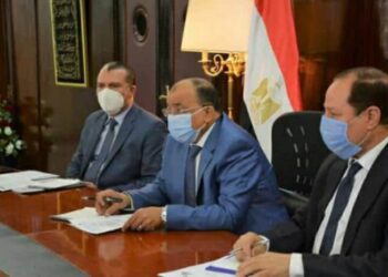 اللواء محمود شعراوى وزير التنمية المحلية يعقد إجتماعاً بالفيديو كونفرانس مع الدكتور محمد عبد العاطى وملفات التعاون بين الوزارتين