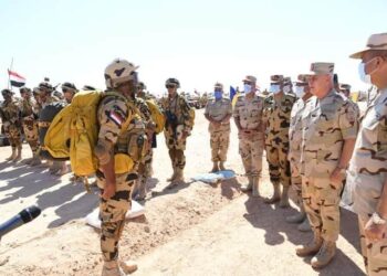 رئيس أركان حرب القوات المسلحة يشهد إجراءات الإصطفاف والإستعداد القتالى لعناصر القوات المسلحة على الإتجاه الإستراتيجى الغربى