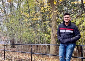 الكاتب والسيناريست عز عزام ينتهي من “توك أبوك” عن سلبيات مواقع التواصل الاجتماعي