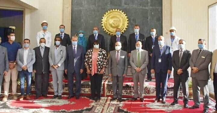 وزيرا الثقافة والإنتاج الحربي يتفقدان أول نموذج للمسارح المتنقلة