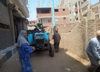 المنوفية : الوحدات المحليه للقري التابعة ل قويسنا ترفع القمامة ايام العيد