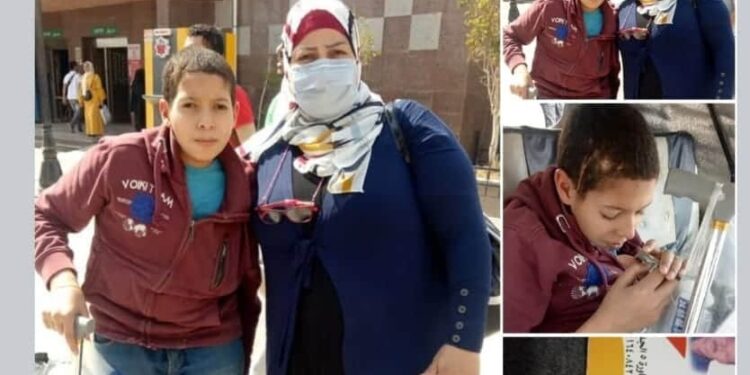 القباج “توجه بتقديم كافة أوجه الدعم للشاب الكفيف والذى يبيع لعب أطفال ومناديل بمترو الانفاق