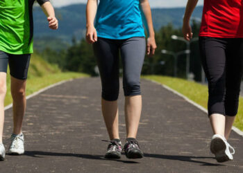 اكتشفى شخصيتك من مشيتك