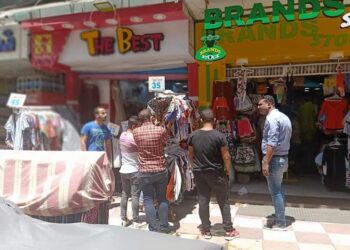 إزالة الاشغالات والكتل الخرسانية بنطاق حى المنتزه أول