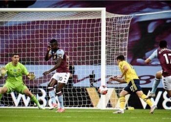 أستون تريزيجيه يهزم أرسنال ويحافظ على  نصيبه في البقاء والسيتي يفوز برباعية