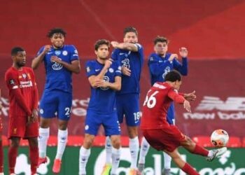 ليفربول يحتفل باللقب والفوز على تشيلسي، واليونايتد يتعادل مع وست هام