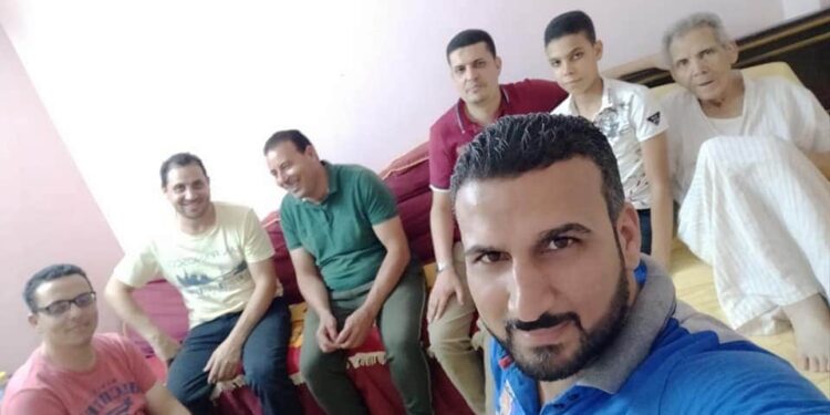 زيارة لشيخ الشعراء الشاعر الكبير محمد محمد الشهاوي للإطمئنان علي صحته .