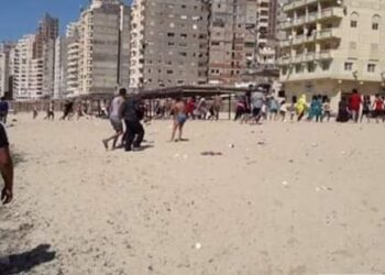 الإسكندرية _ إخلاء شاطئ أبو قير