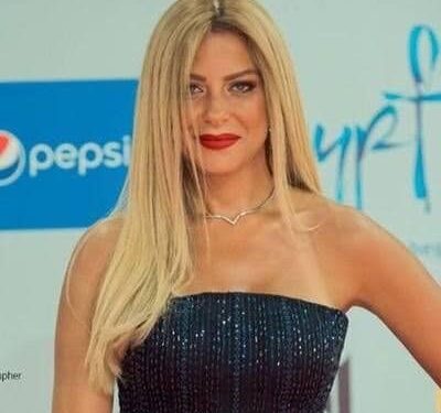 ريم مصطفى توَجِّه رسالة لجمهورها : ”لا نملك أكثر من أن نهوّن على بعضنا الطريق.”