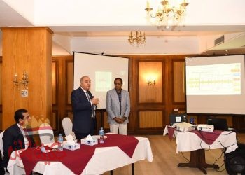 محافظ قنا يشارك في ورشة عمل حول التنمية الريفية والحضرية