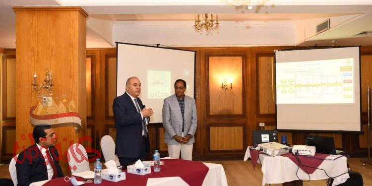 محافظ قنا يشارك في ورشة عمل حول التنمية الريفية والحضرية