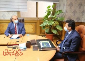  وزير الرياضة يناقش مع رئيس اتحاد التجديف خطة النشاط