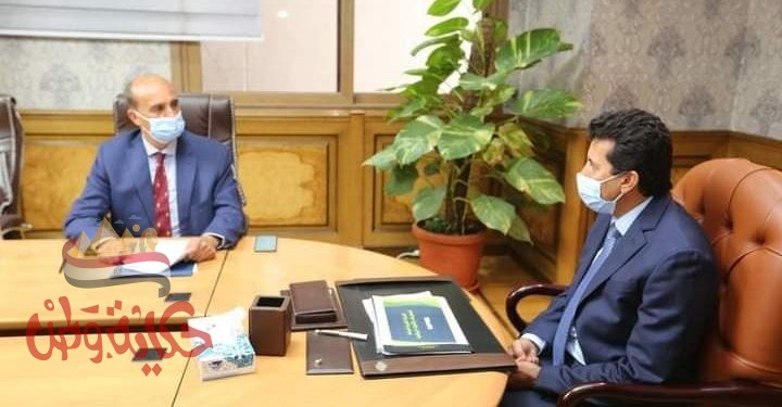  وزير الرياضة يناقش مع رئيس اتحاد التجديف خطة النشاط