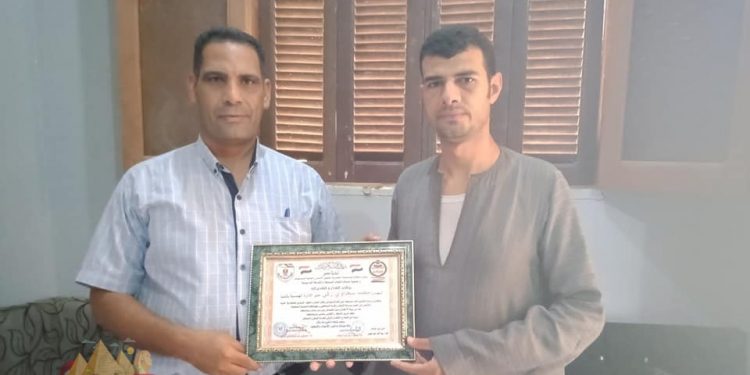 إئتلاف المساهمه المصرية لحقوق الإنسان تكرم مدير الإدارة الهندسية بالمنيا