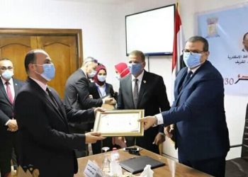 سعفان يكرم 8 من قدامي مديري القوي العاملة بالإسكندرية