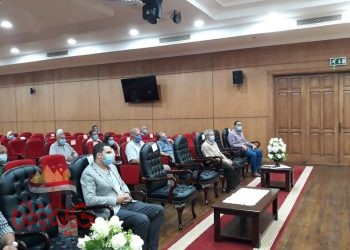 محافظ بورسعيد يعقد اجتماعا مع اللجنة التنسيقية لقانون التصالح في مخالفات البناء