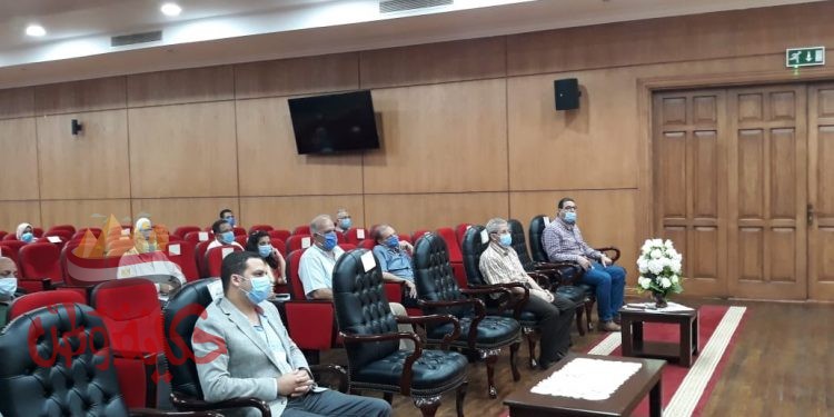 محافظ بورسعيد يعقد اجتماعا مع اللجنة التنسيقية لقانون التصالح في مخالفات البناء