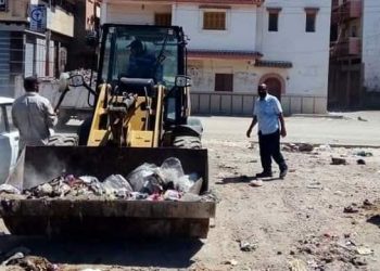 تحرير ١٨ محضر ضد بعض المخابز البلدية ورفع ١٦٠ طن تراكمات بمركز ومدينة المحمودية .