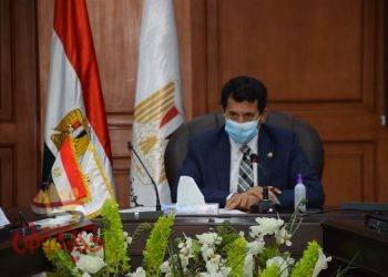 “وزير الشباب ” يستأنف المشروع القومي للاسكواش