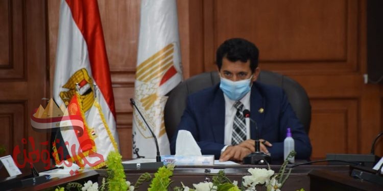 “وزير الشباب ” يستأنف المشروع القومي للاسكواش