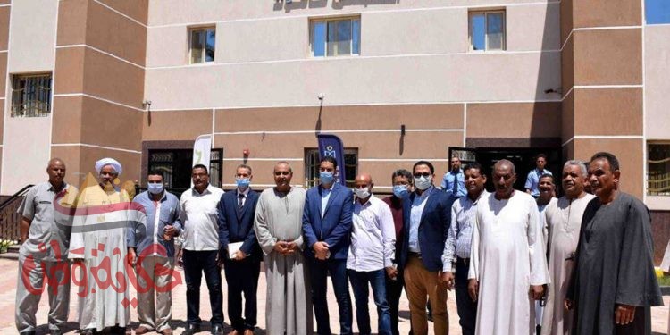 وفد من مجلس الوزراء يتابع تنفيذ مشروعات المبادرة الرئاسية”حياة كريمة” بمحافظه الاقصر