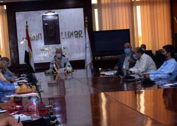 مصطفى ألهم يعقد اجتماعا موسعا مع مسؤولي المحافظة لمتابعة طلبات التصالح في مخالفات البناء للمواطنين