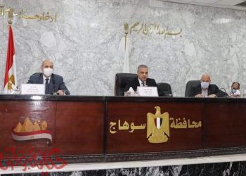 محافظ سوهاج يترأس اجتماع لبحث ملفات التصالح واستعدادات المحافظة لانتخابات الشيوخ