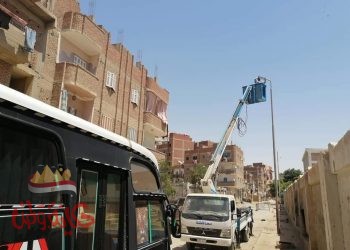 بالسويس : تكثيف العمل لرفع كفاءة الانارة العامة والنظافة بمحيط لجان انتخابات مجلس الشيوخ