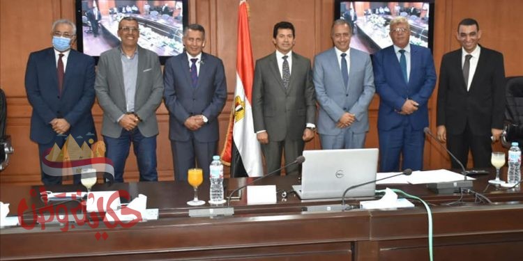 “صبحي” يشهد توقيع برتوكول تعاون مع شركة النجيل الصناعي الألمانية