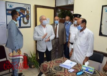محافظ الأقصر يواصل متابعة اللجان الانتخابية للاطمئنان على انتظام سير عملية انتخابات مجلس الشيوخ في يومها الثاني