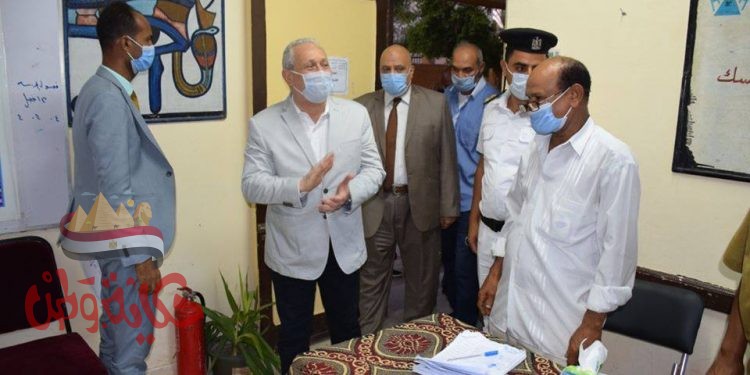 محافظ الأقصر يواصل متابعة اللجان الانتخابية للاطمئنان على انتظام سير عملية انتخابات مجلس الشيوخ في يومها الثاني