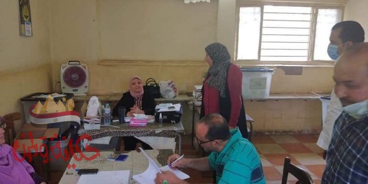 المنوفية : الأستاذة هناءعقيلة تتابع سير العملية الانتخابية بقرى مركز العاصمة شبين الكوم
