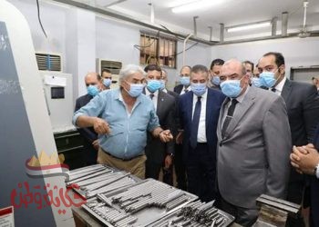 محافظ المنوفية والرئيس التنفيذى للهيئة العامة للإستثمار والمناطق الحرة يتفقدان عدداً من المصانع بالمنطقة الحرة بشبين الكوم